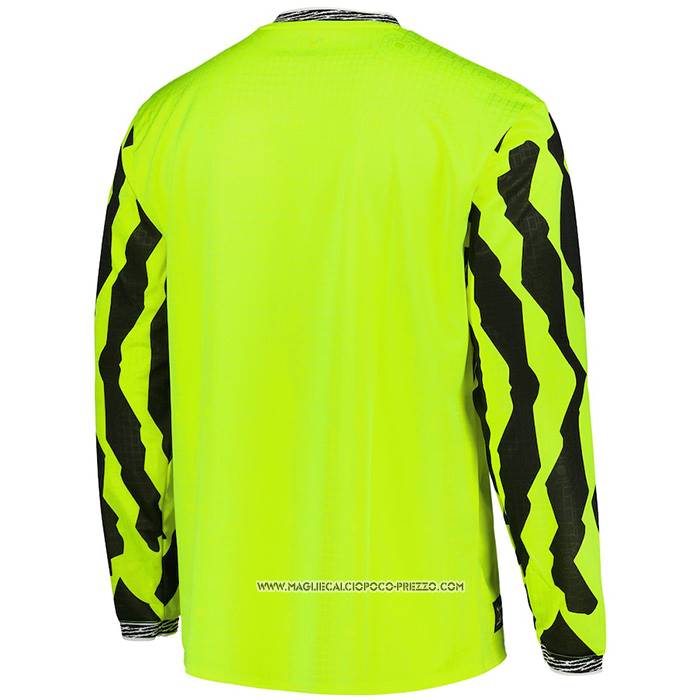 Maglia
 Borussia Dortmund Special Manica Lunga
 Giallo
 24-25